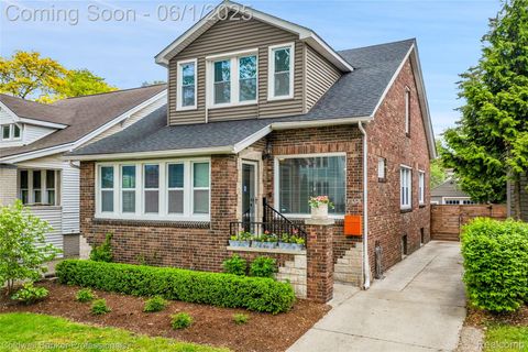1354 Lakepointe Street Grosse Pointe Park City MI 48230