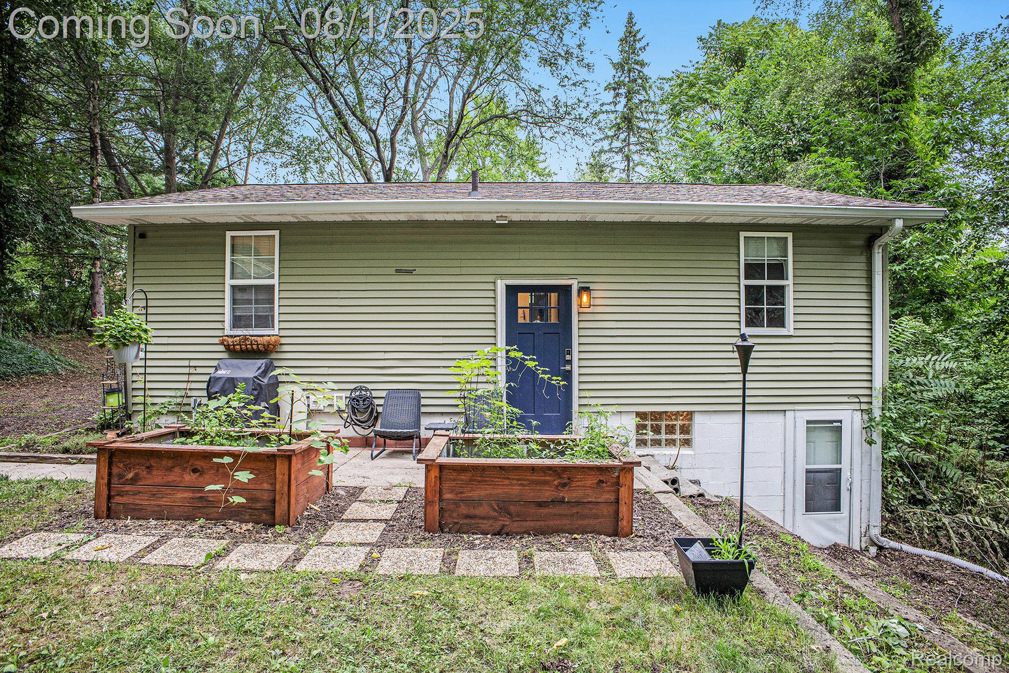 664 E HIGHLAND Road