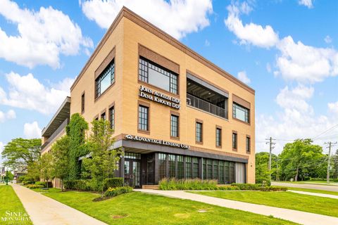 Photo of 804 N Main St, Rochester City, MI 48307 (MLS # 58050194954)