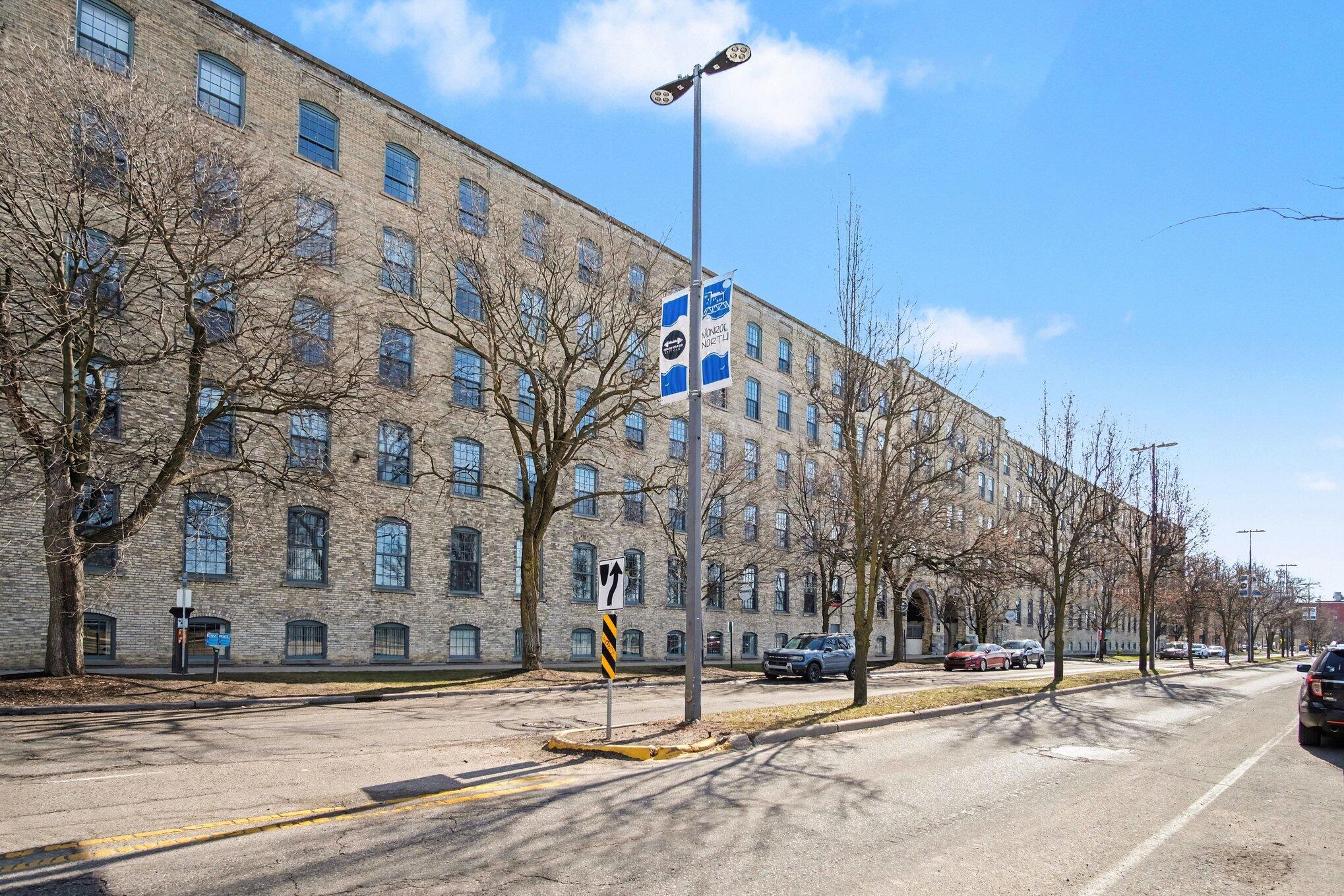 940 Monroe Avenue NW 206