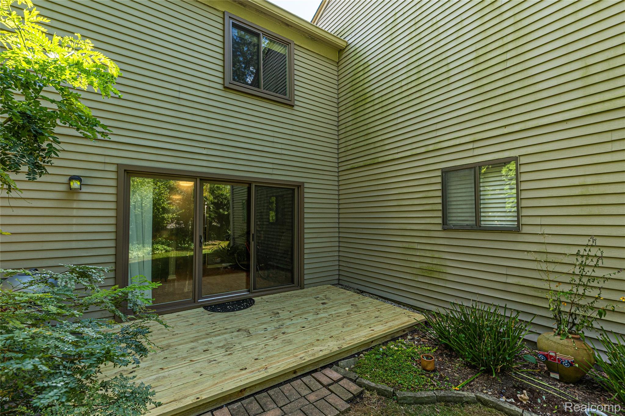 1570 Streamwood Court