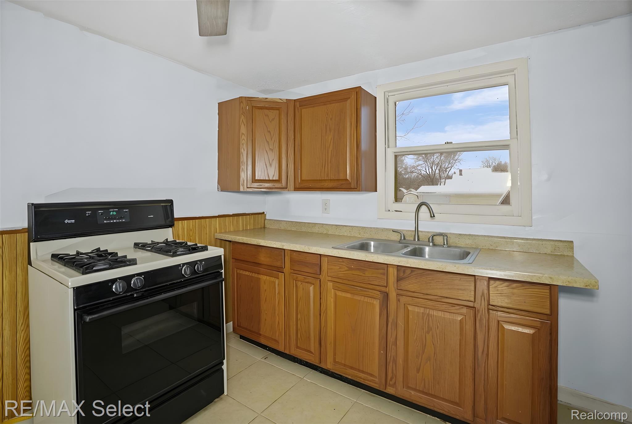 11576 Hamilton Street