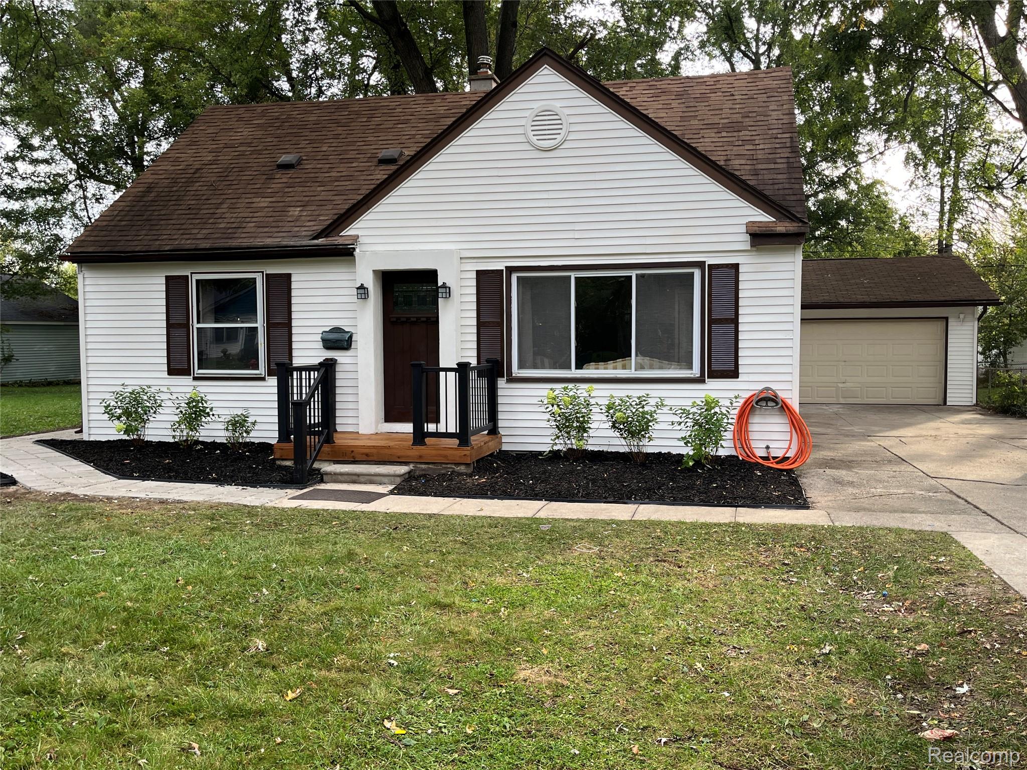 23096 HAWTHORNE Street