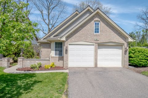902 WHISPERWOOD Drive Fenton City Genesee MI 48430