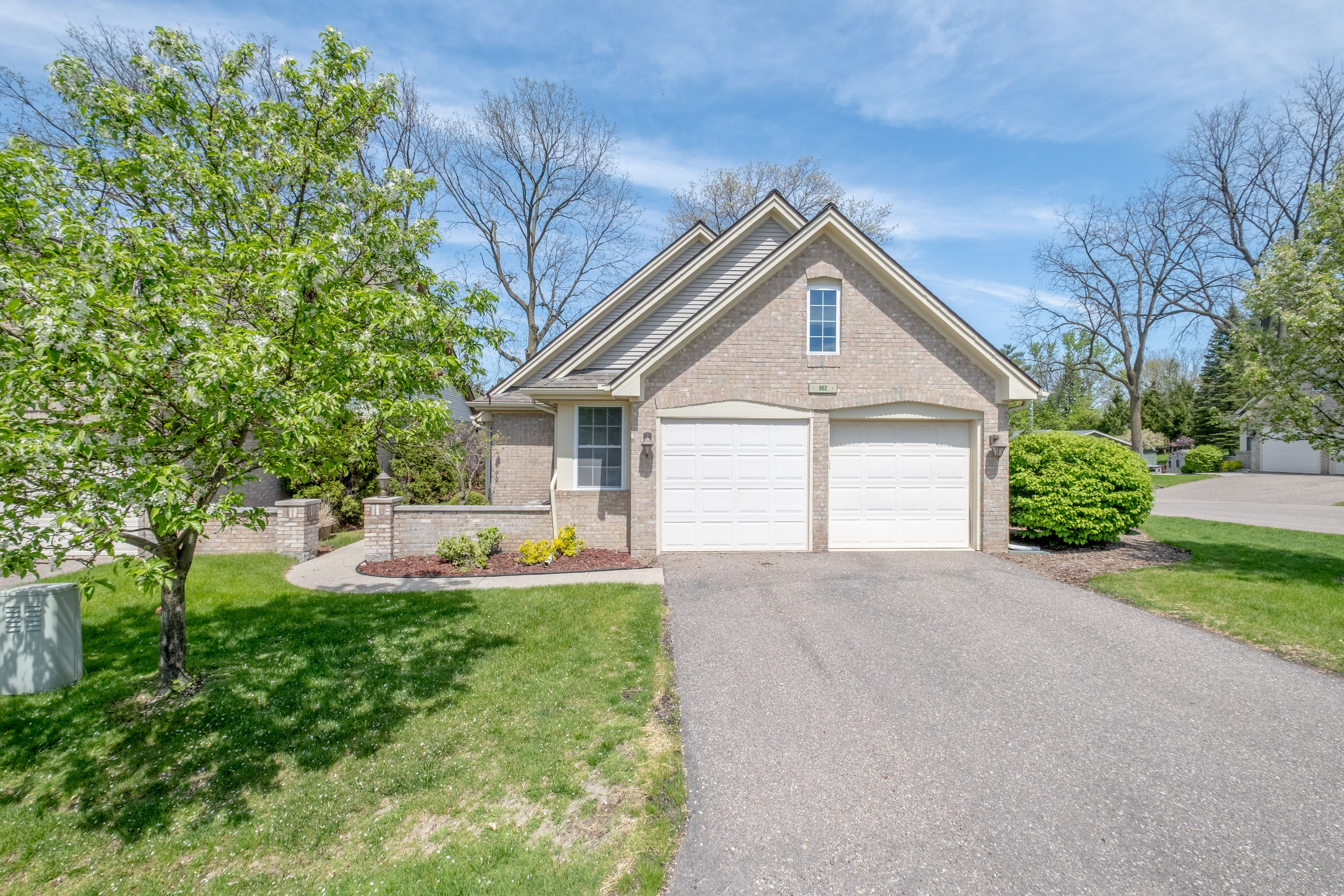 902 WHISPERWOOD Drive