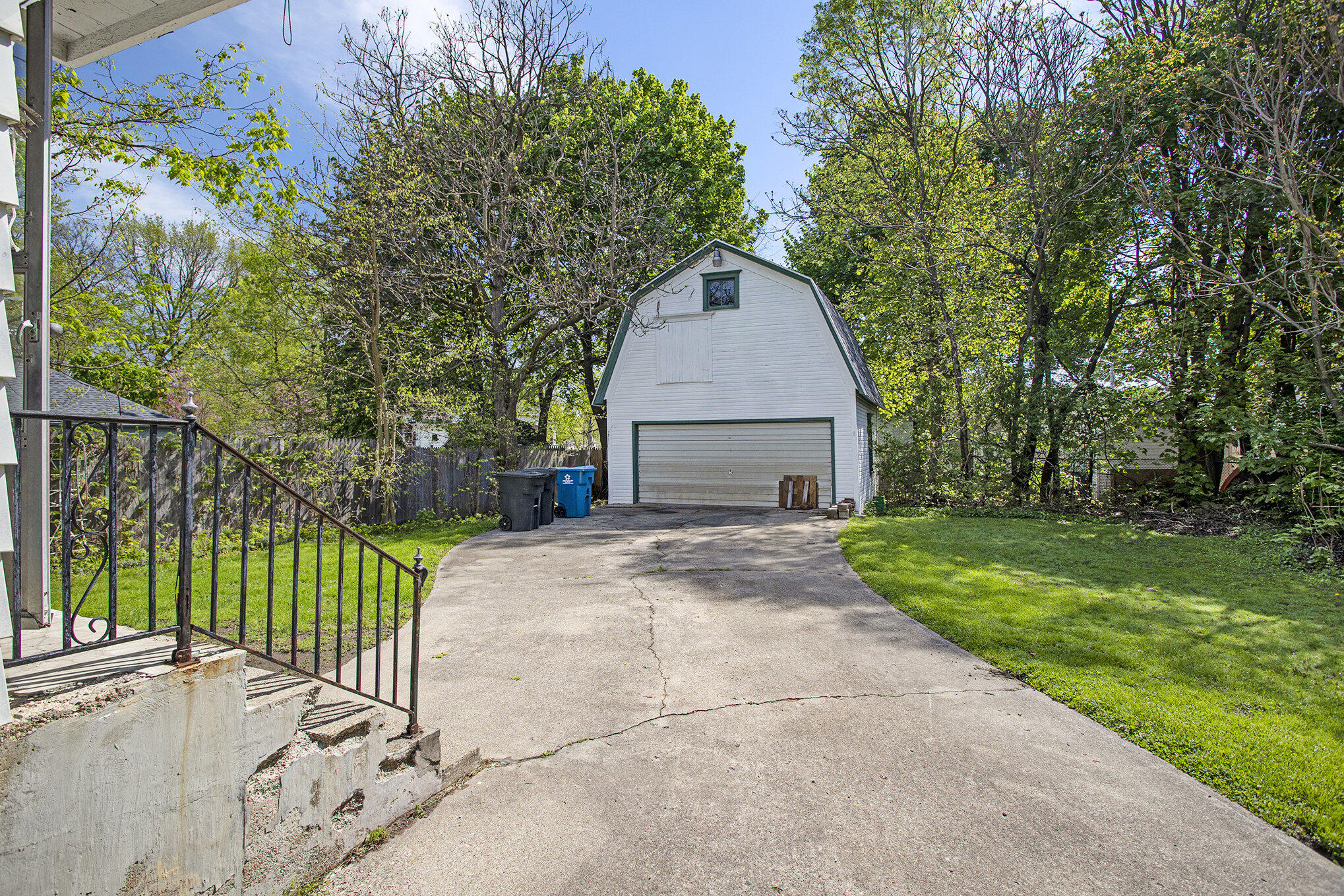 25 East Avenue S