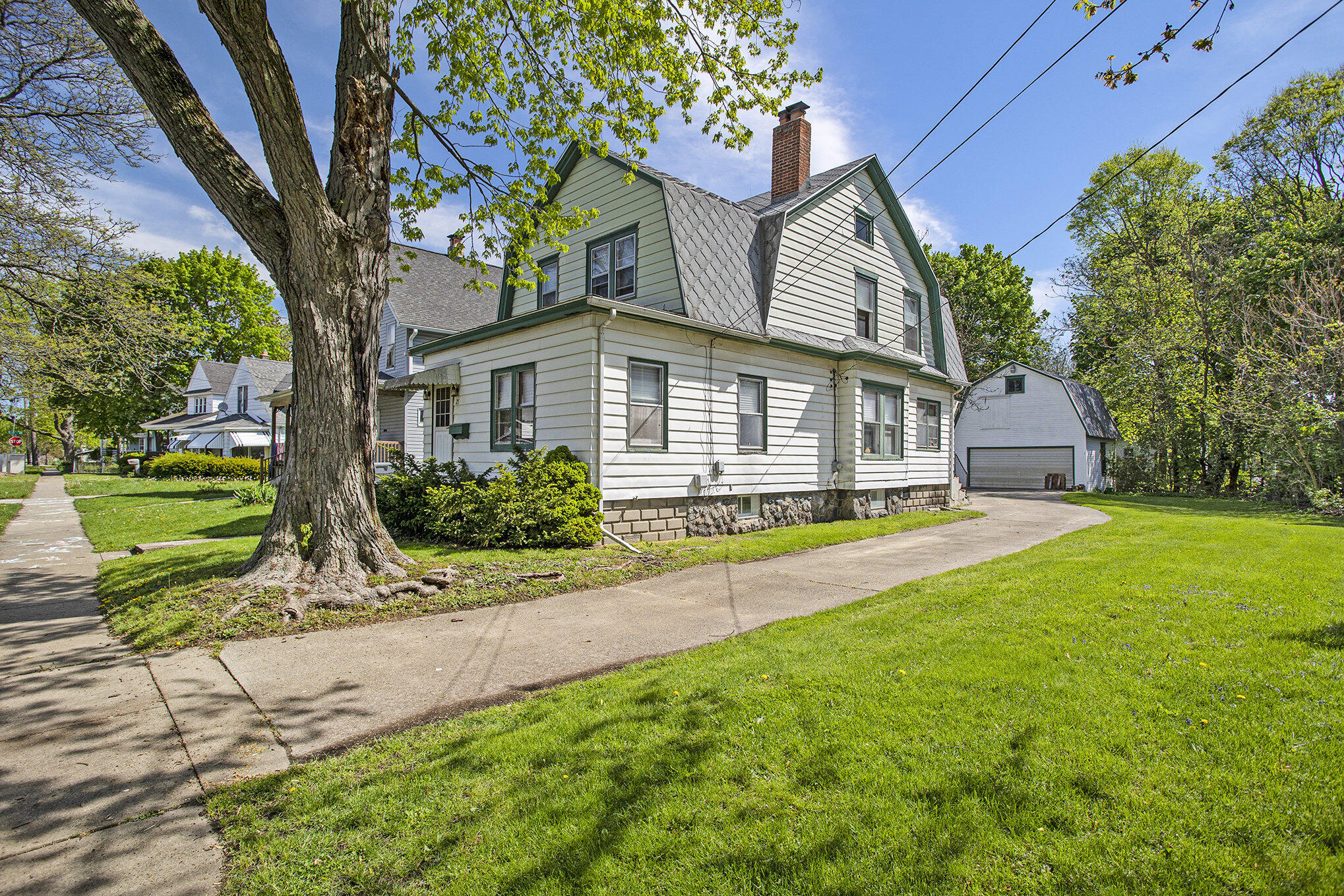 25 East Avenue S