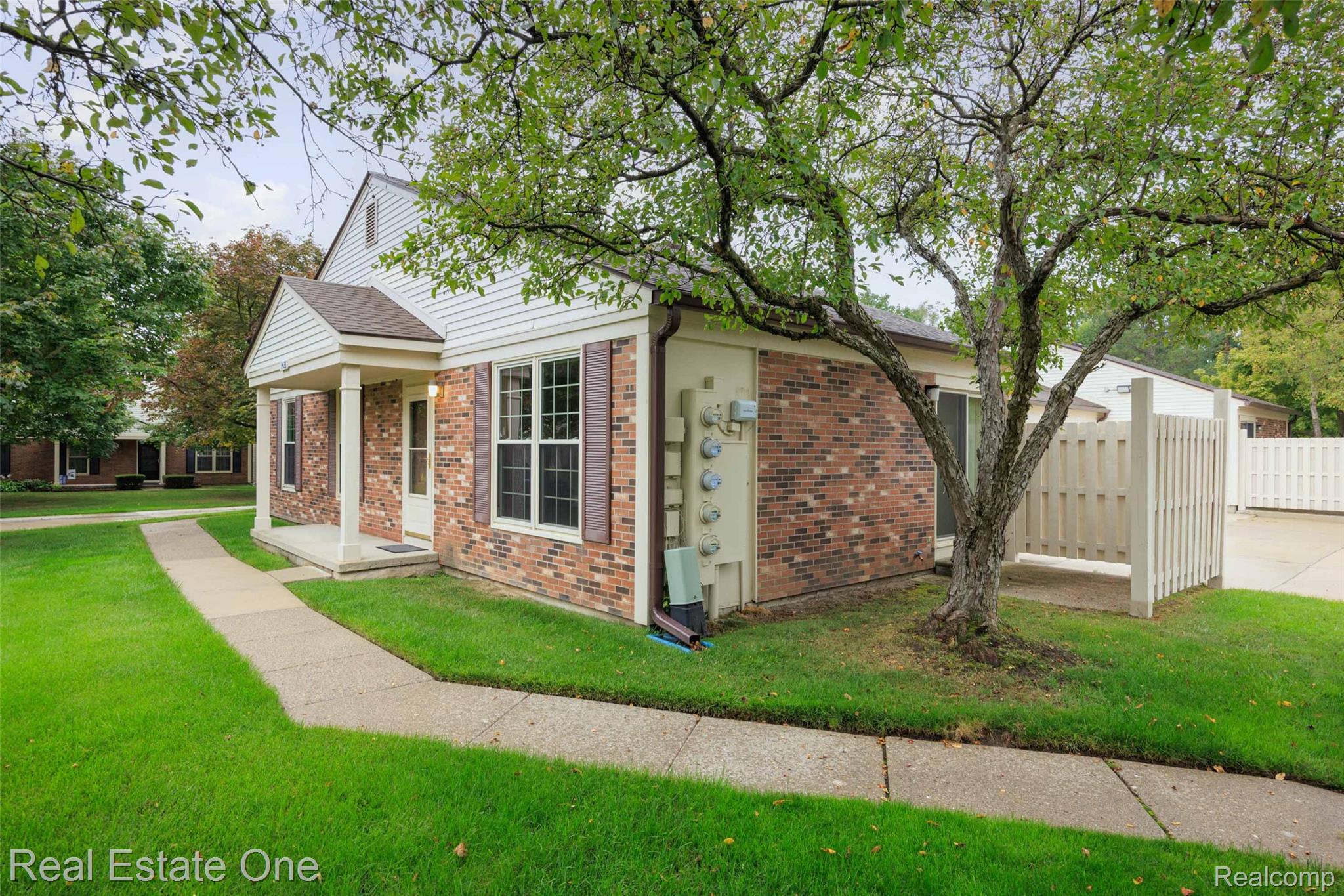 1426 Dover Hill S