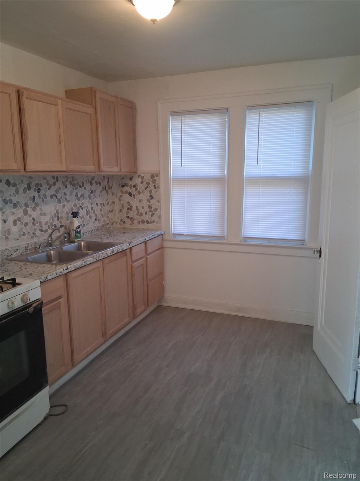 19673 Irvington Street