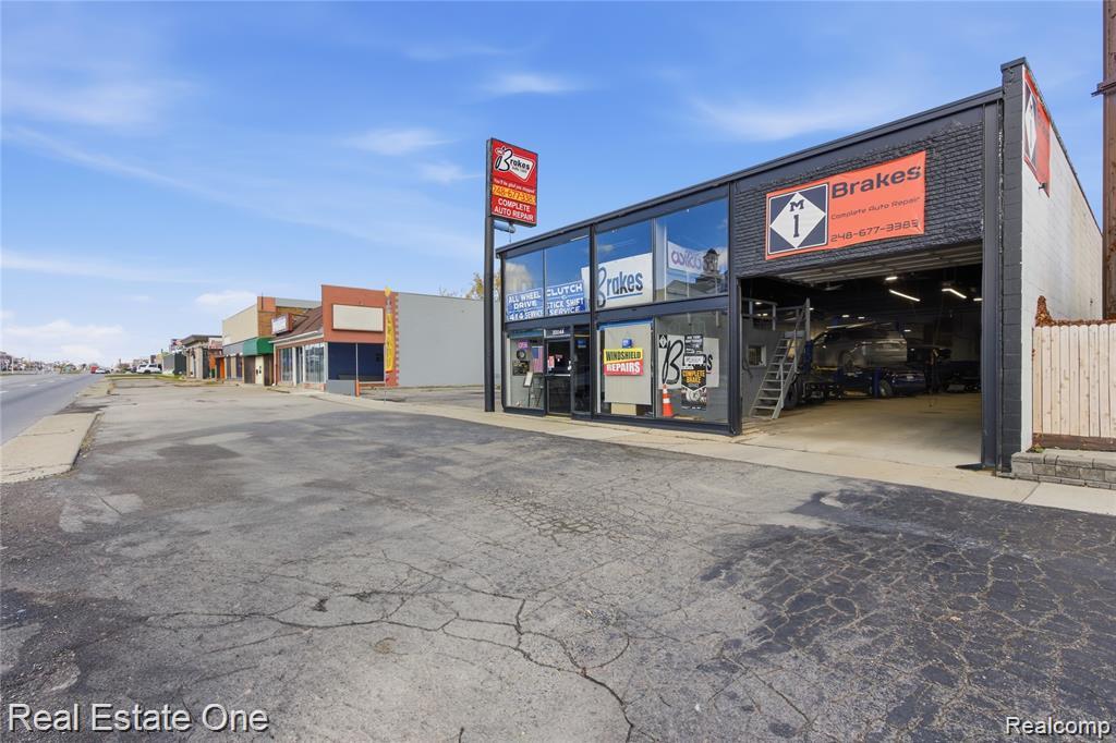 32044 Woodward Avenue