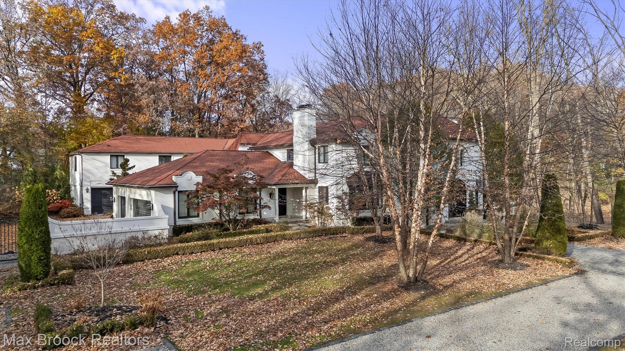 5190 Clarendon Crest Street