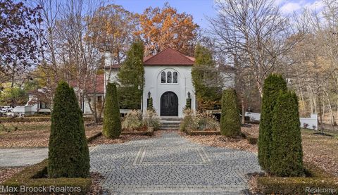 5190 Clarendon Crest Street Bloomfield Charter Township MI 48302