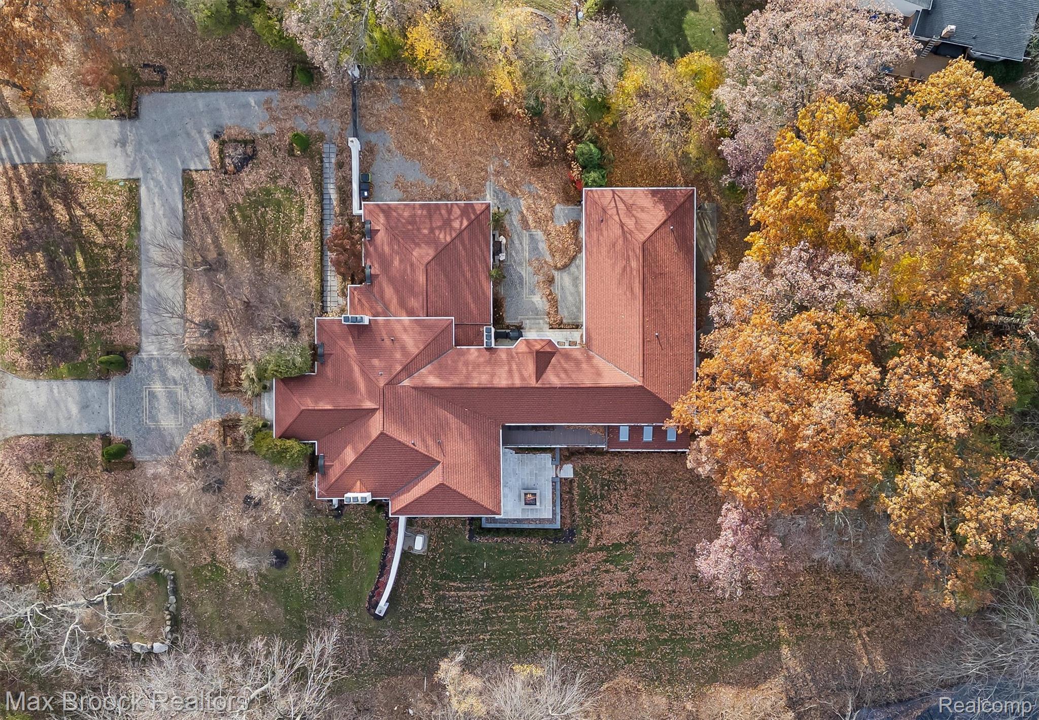 5190 Clarendon Crest Street