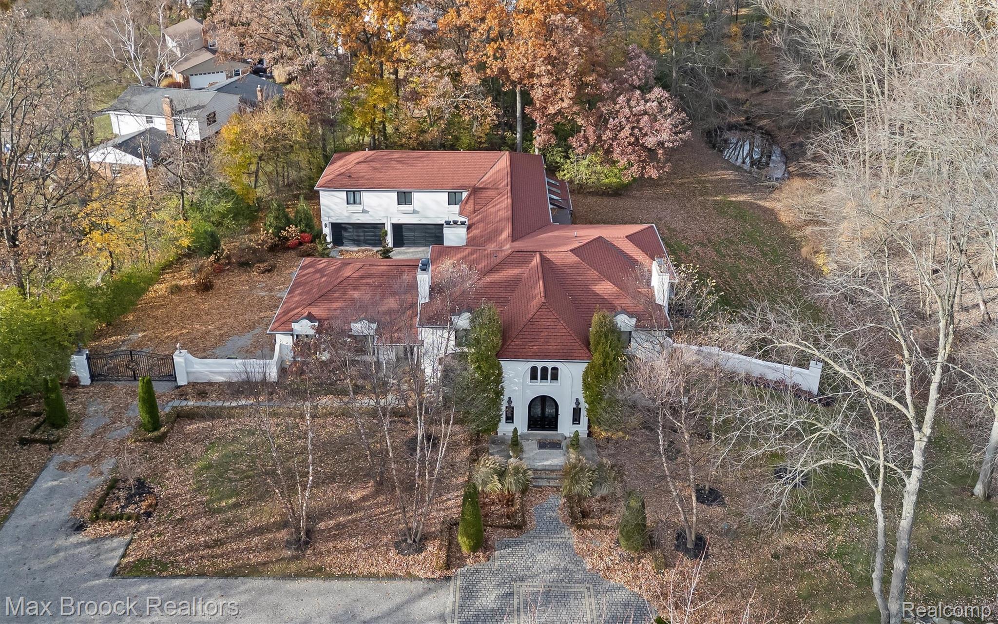 5190 Clarendon Crest Street