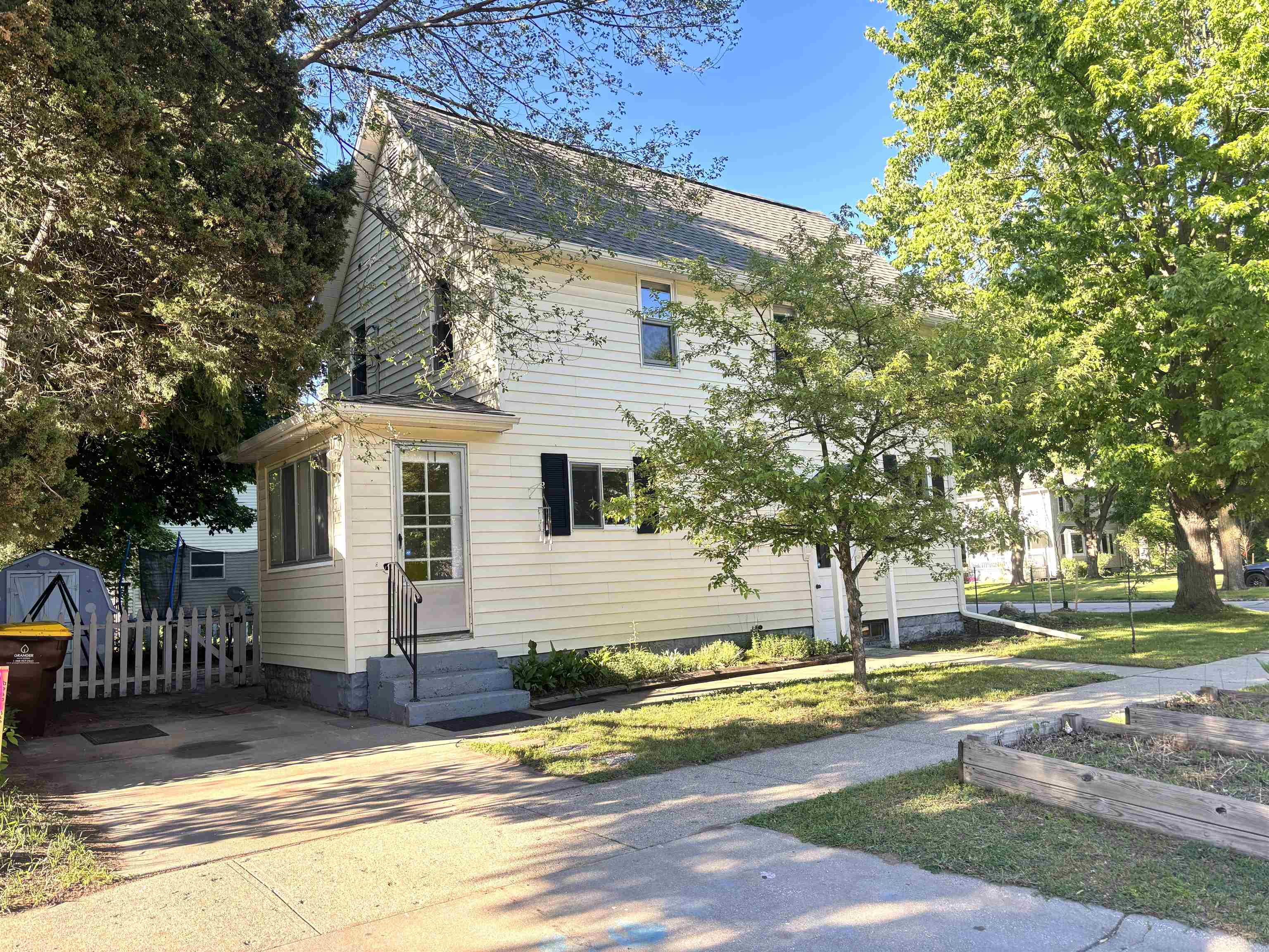 518 S Kinney