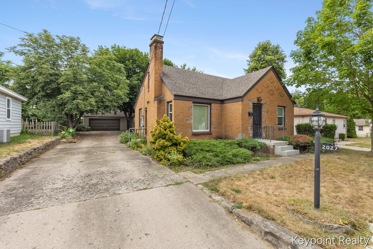 2027 Greenfield Avenue SW