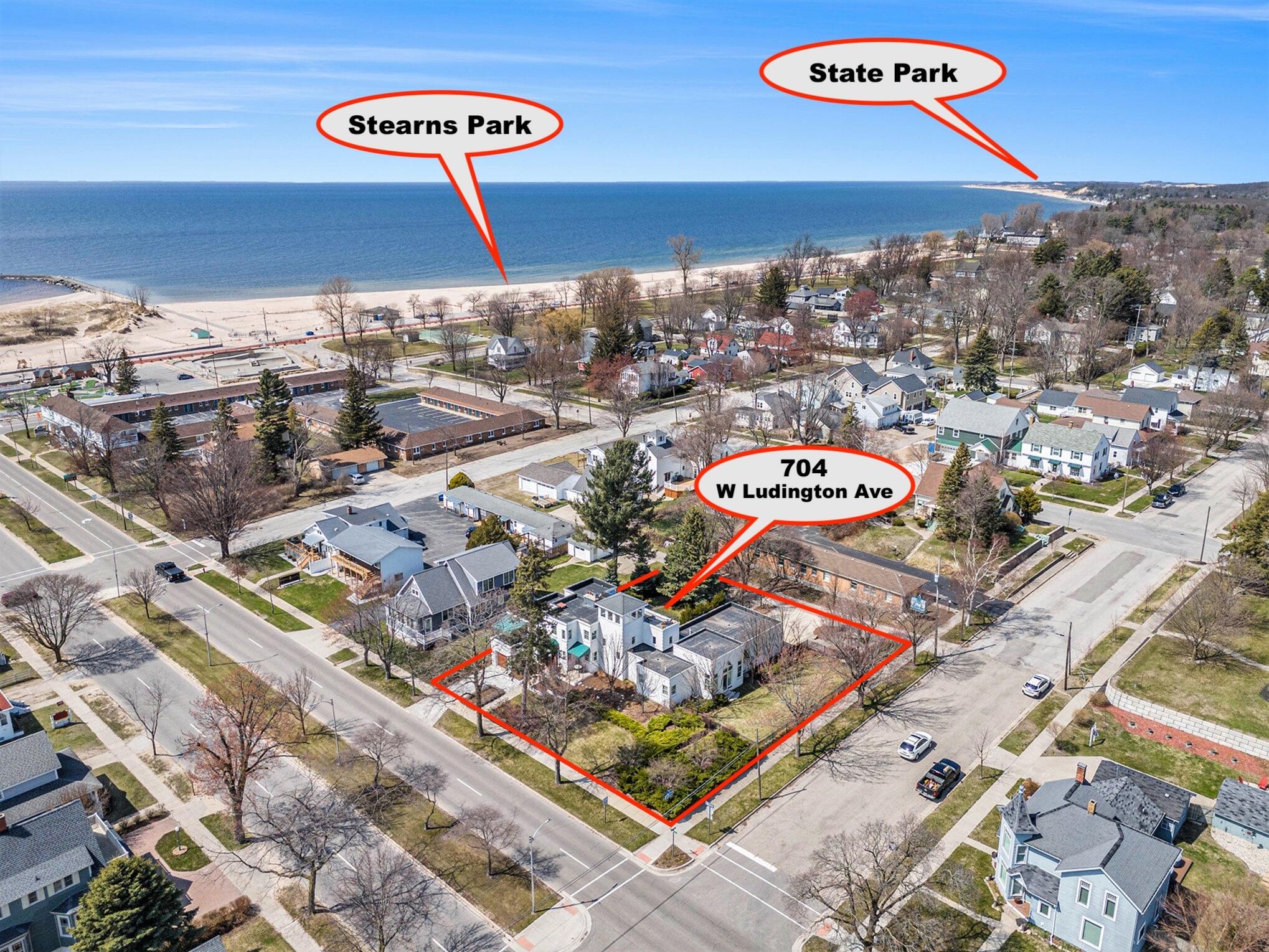 704 W Ludington Ave