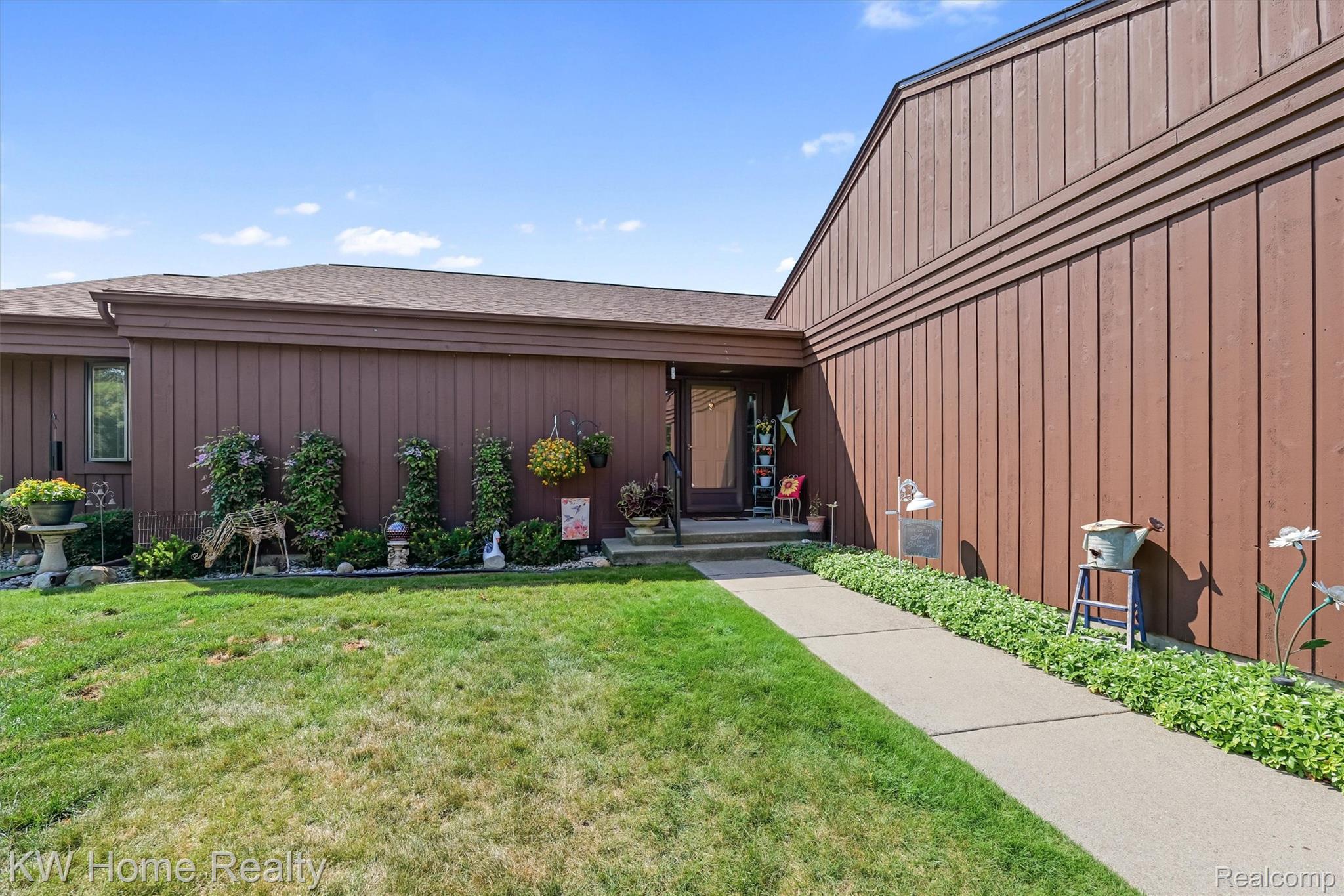 634 Applegate Lane