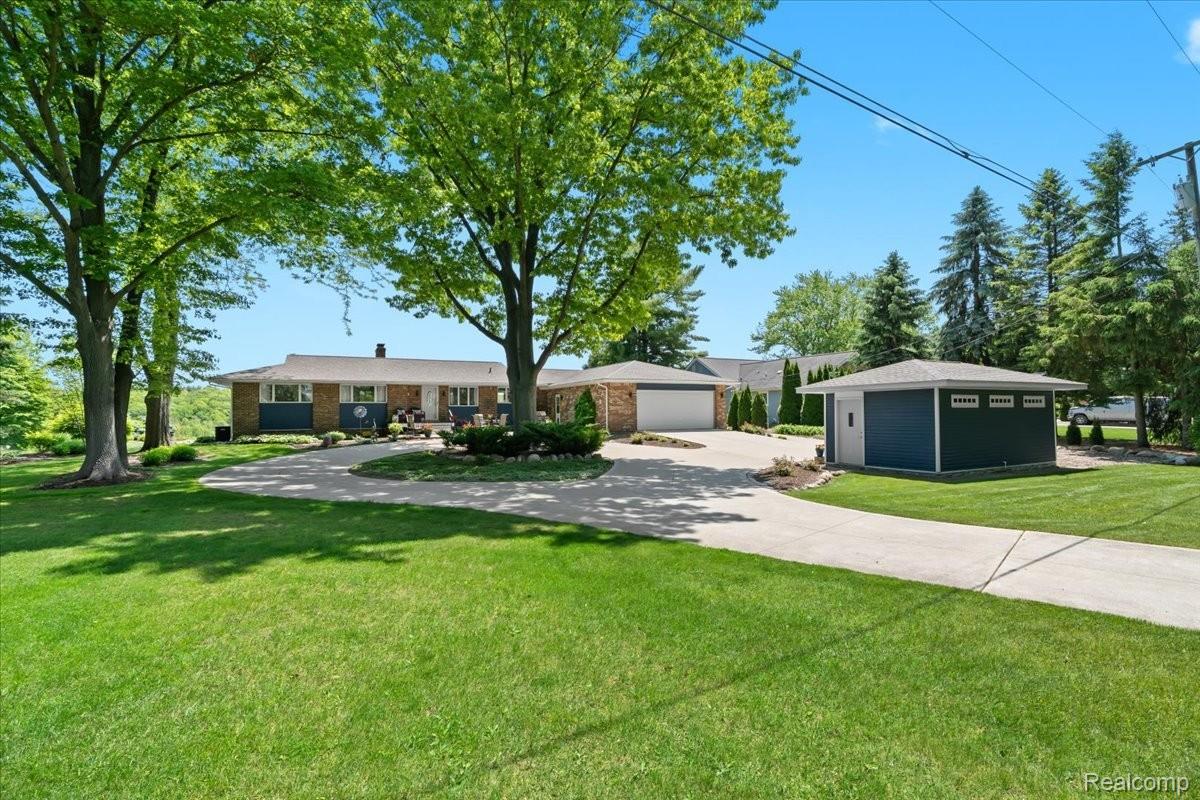 1267 N Lakeview Lane