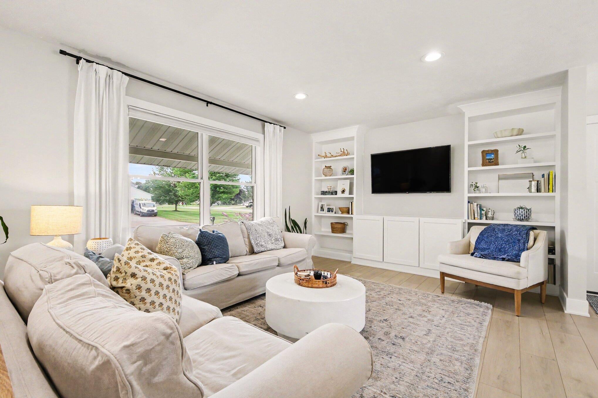 4318 Saturn Drive