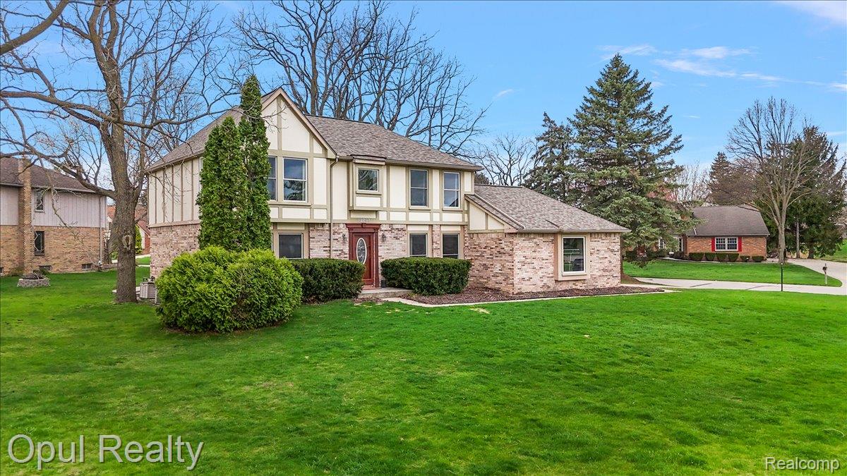 22797 Shadowglen Drive