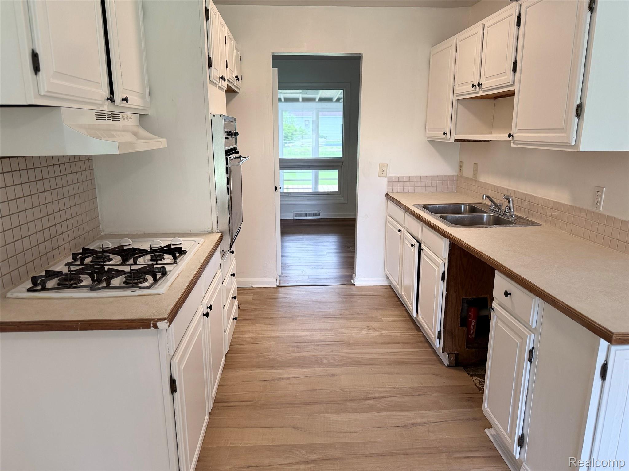 5347 Mapletree Drive