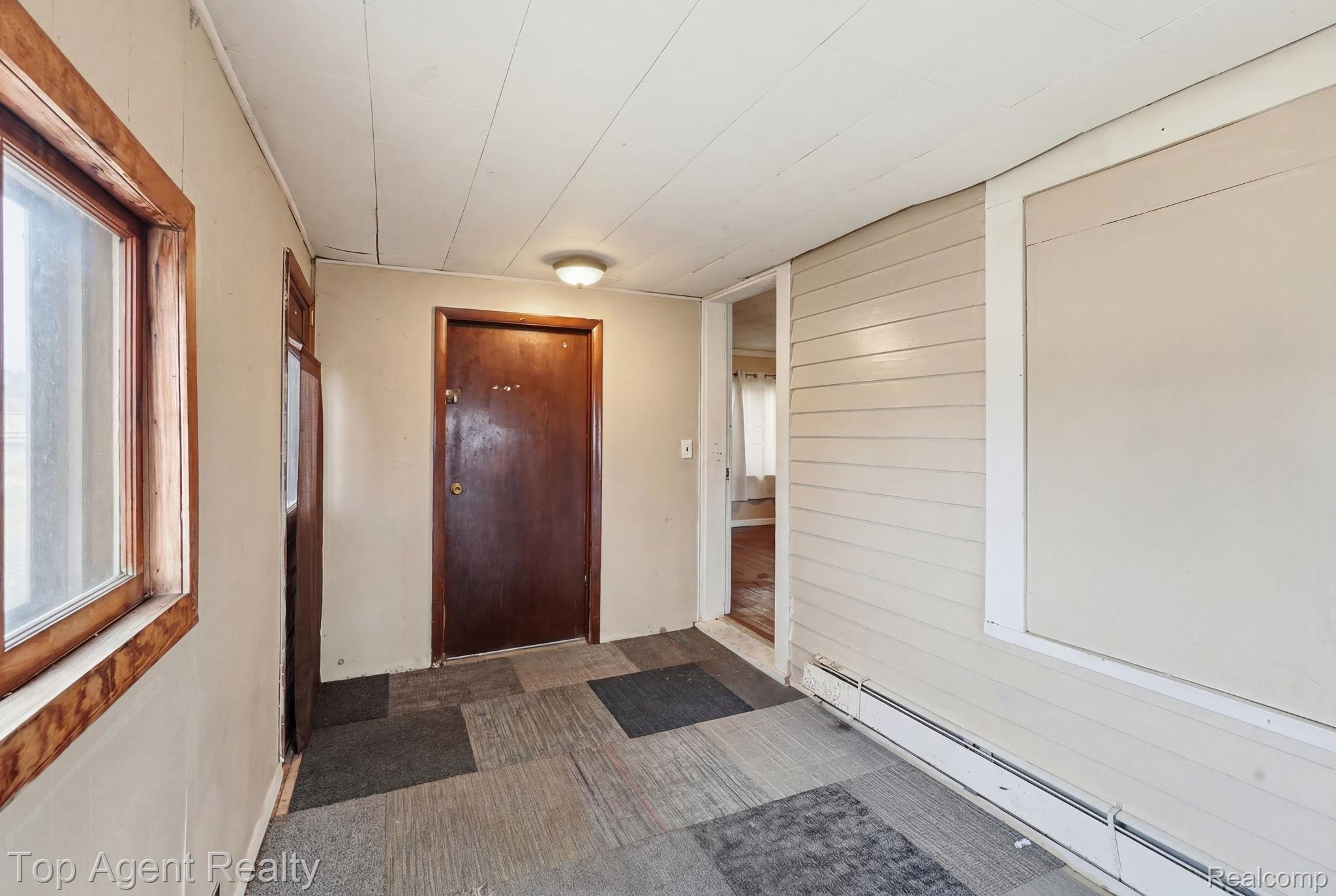 95 W Lapeer Street