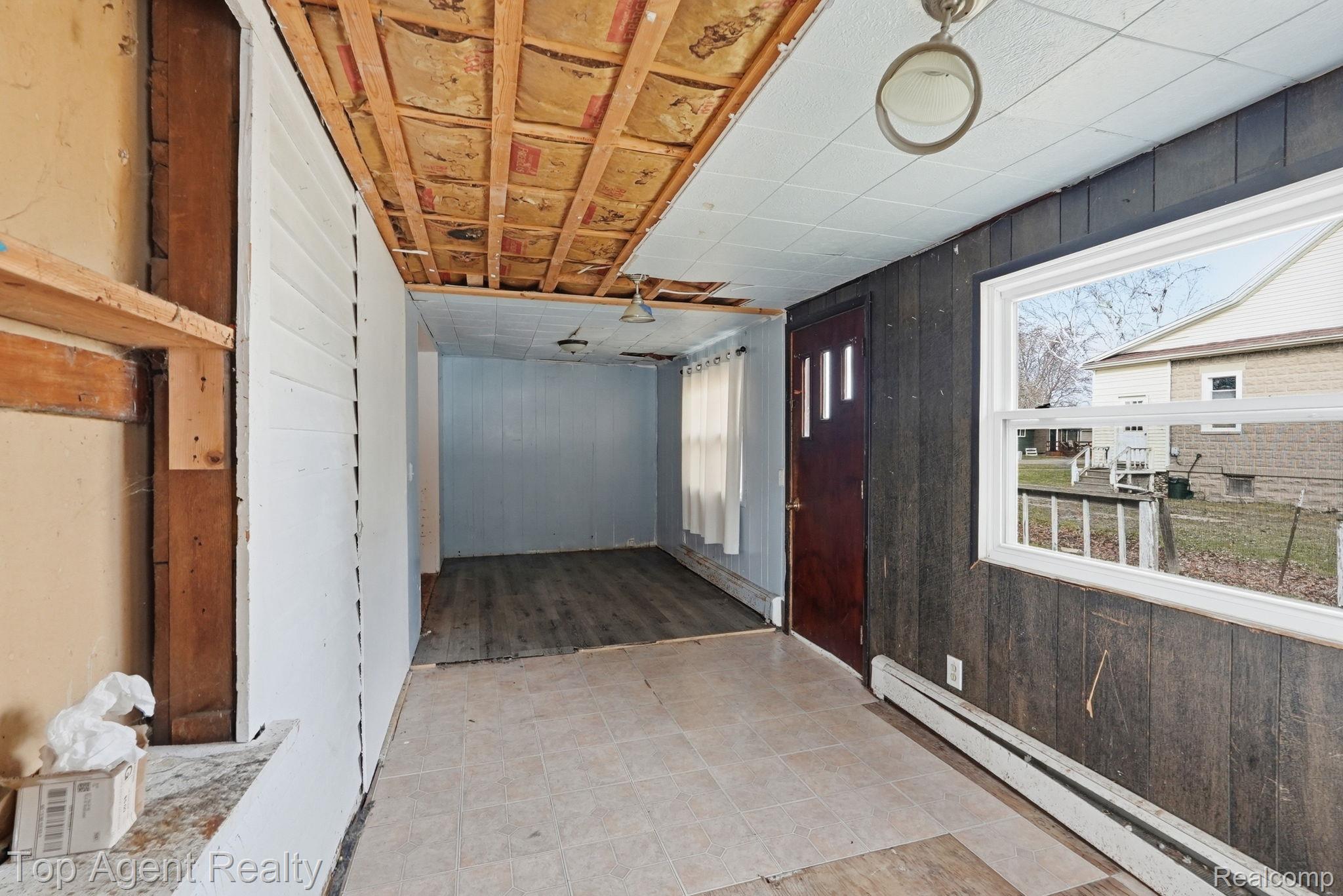 95 W Lapeer Street