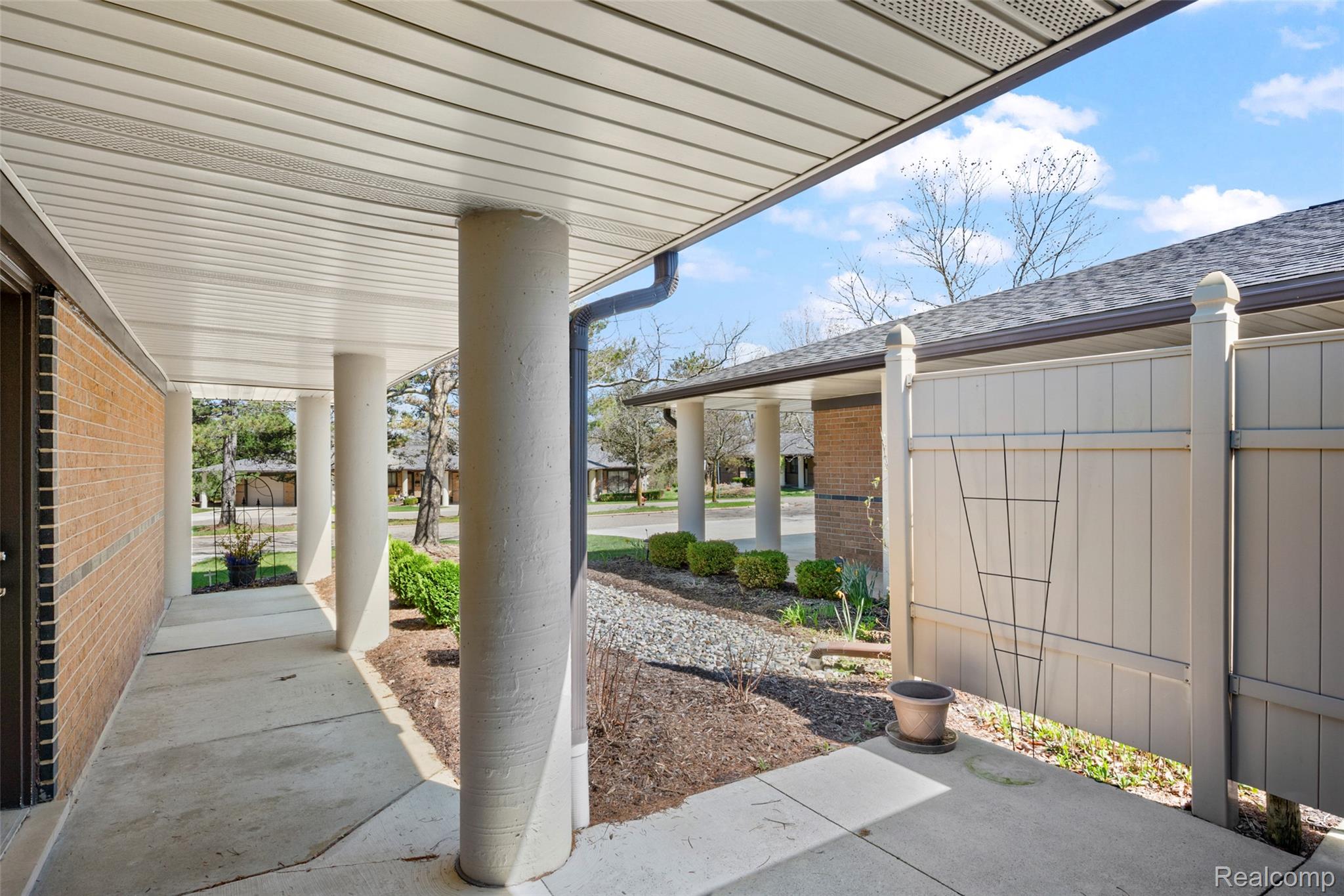 985 Wexford Way 34