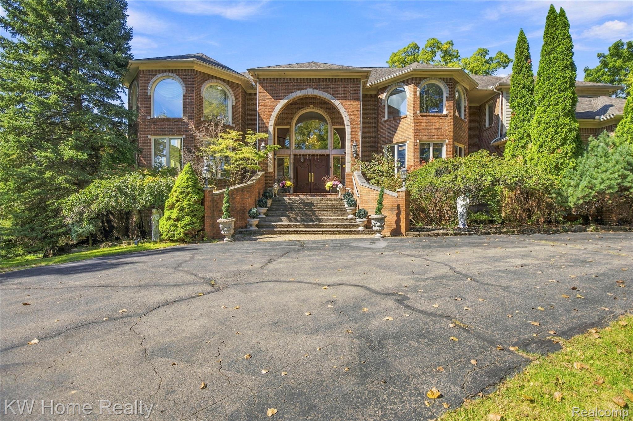 6364 Golden Lane
