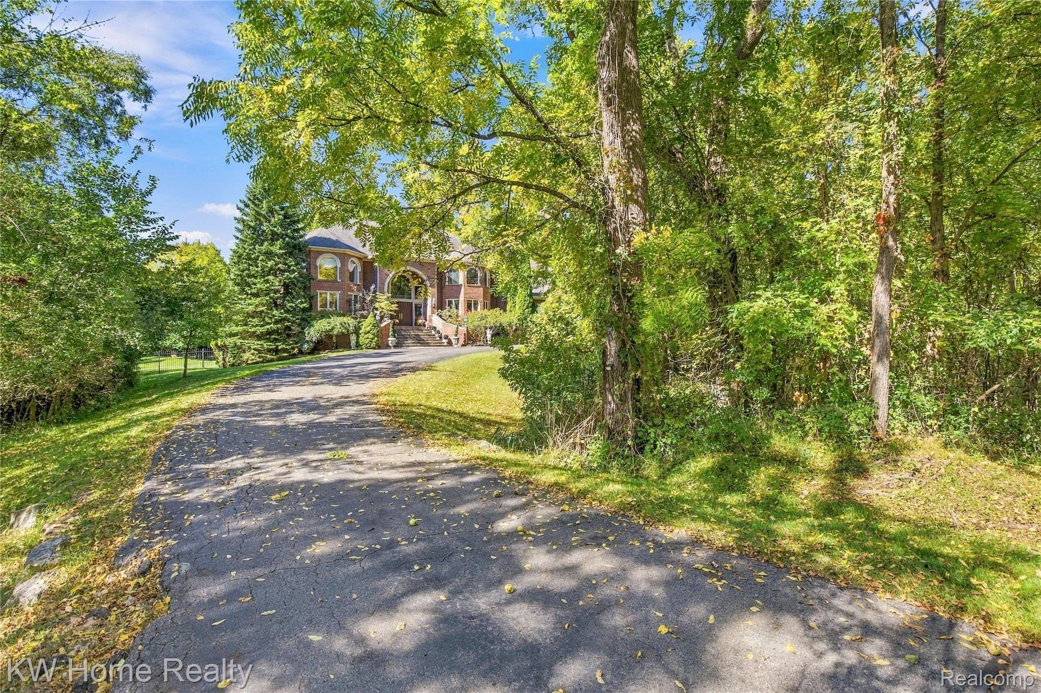 6364 Golden Lane