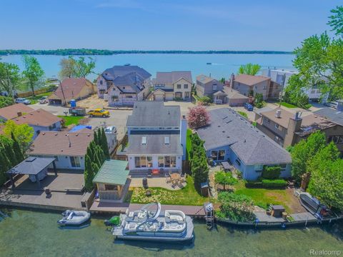 1411 RIVONA Drive Waterford Charter Township MI 48328
