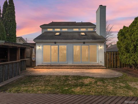 1411 RIVONA Drive Waterford Charter Township MI 48328
