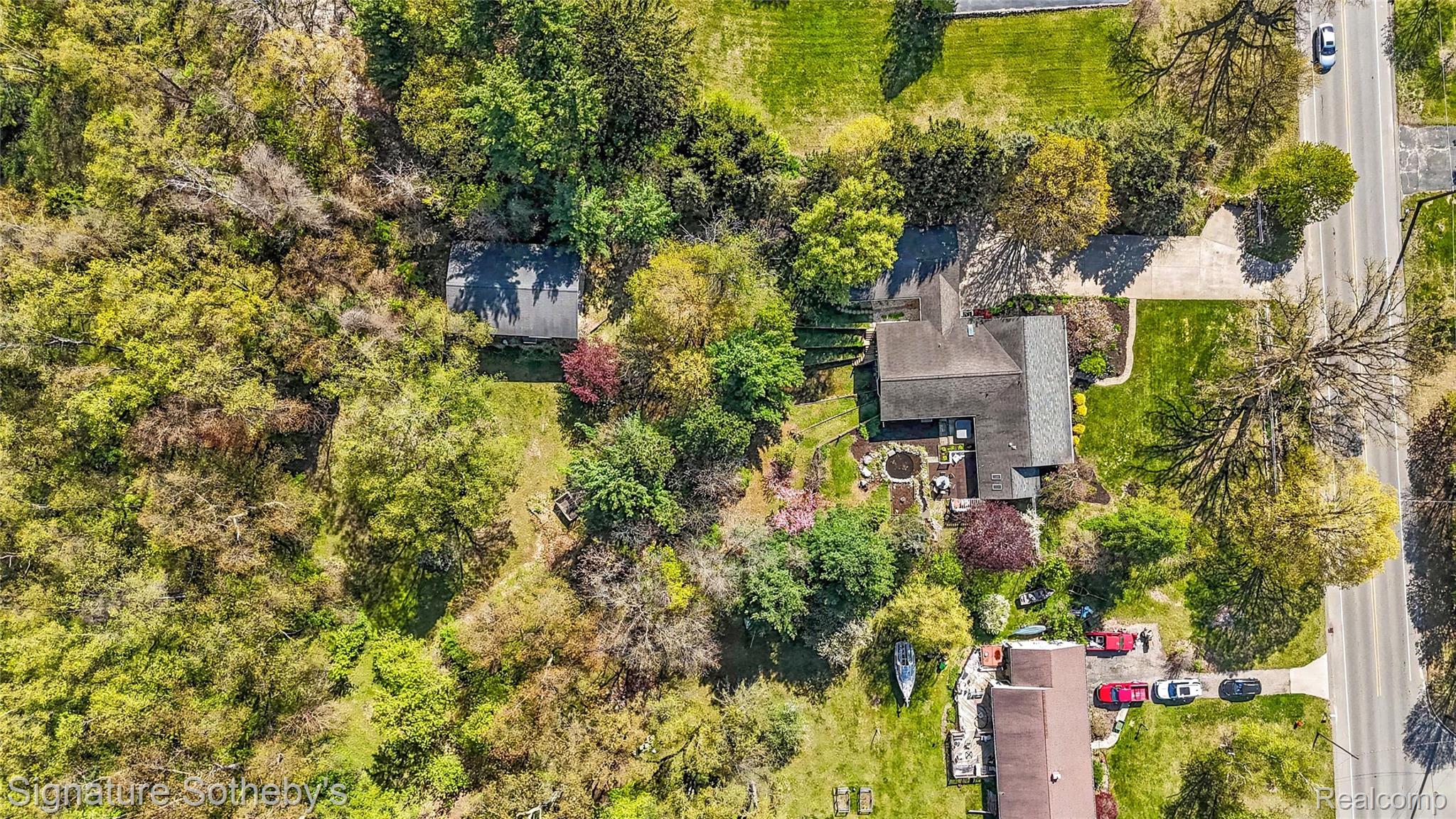 610 W Ellis Avenue