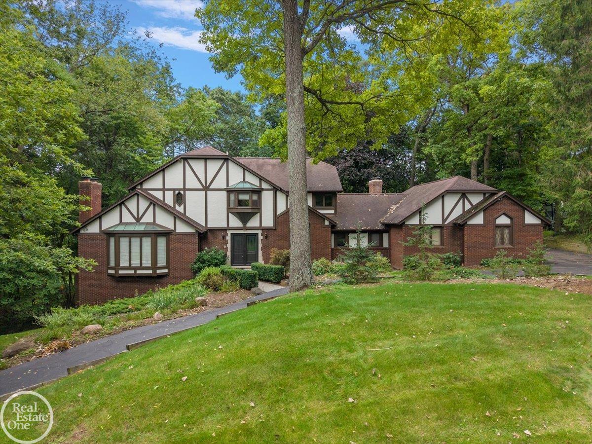 523 Ridgewood Road