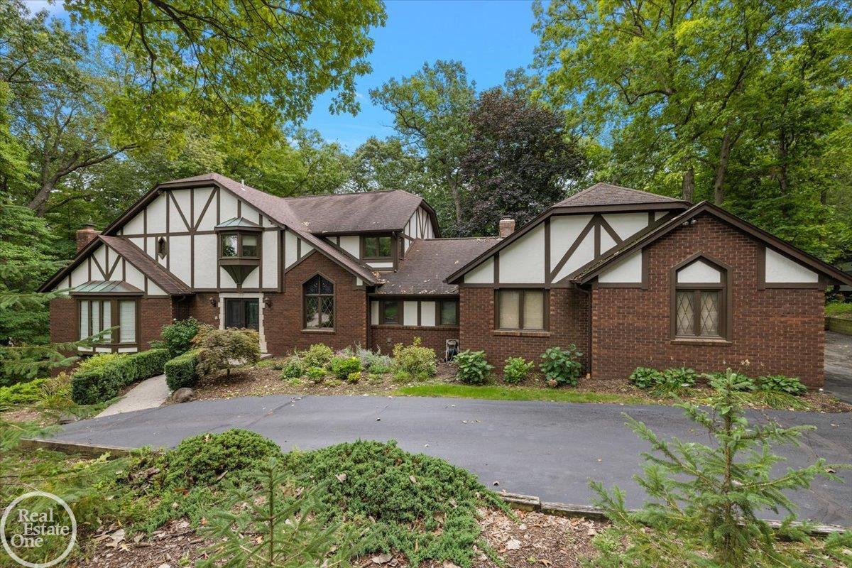 523 Ridgewood Road