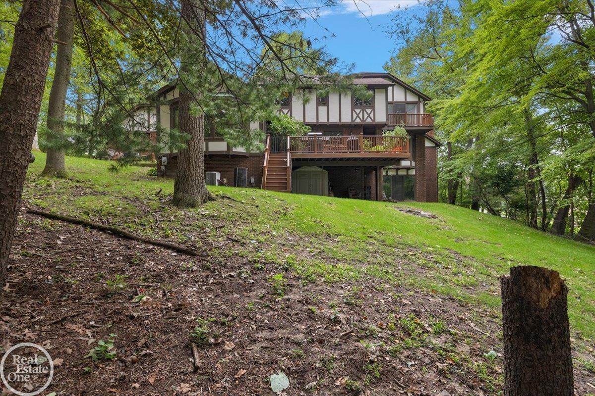 523 Ridgewood Road
