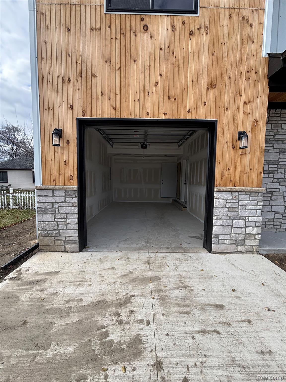 27095 Lawnwood Street