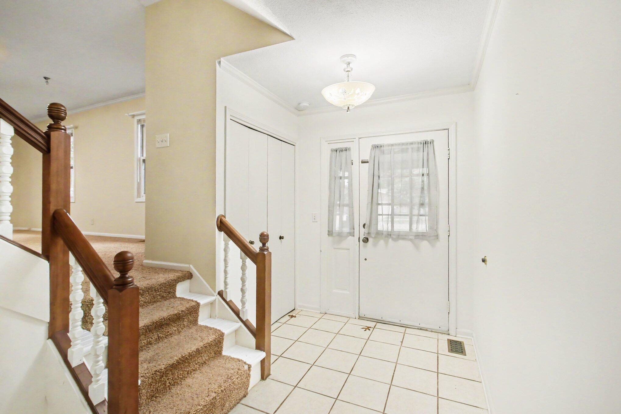 776 Meadowbrook Avenue