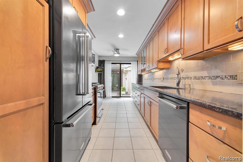 1285 GREENGLEN Court