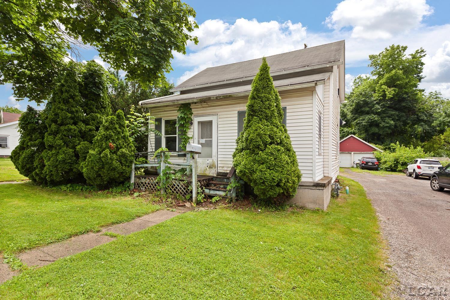 121 W Beecher Street