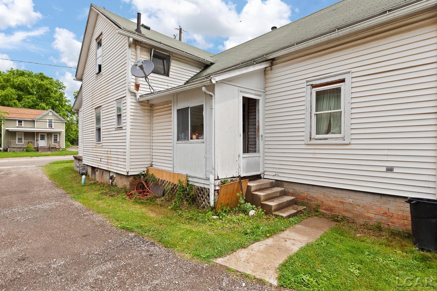 121 W Beecher Street