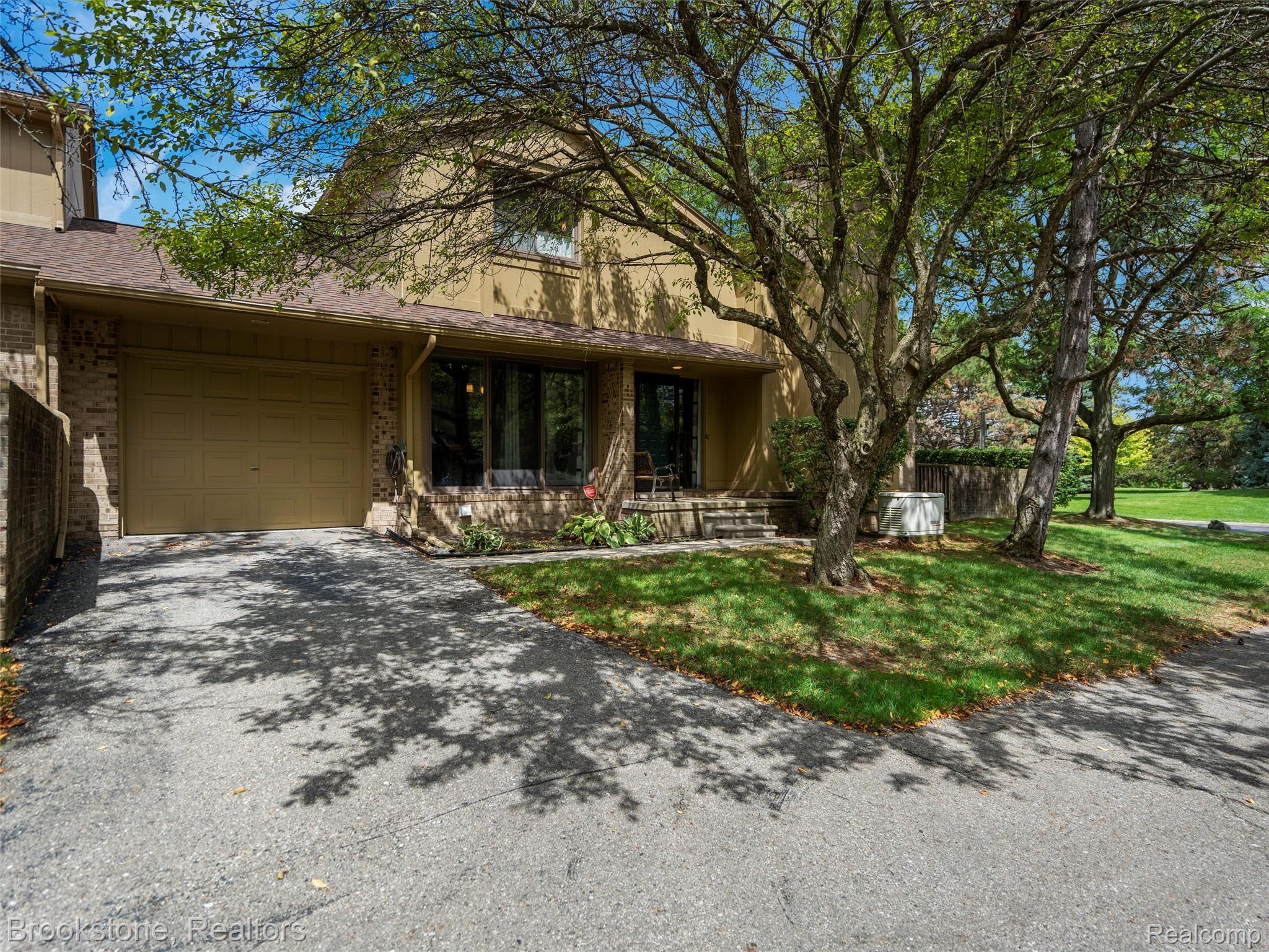 1652 S Hill Circle