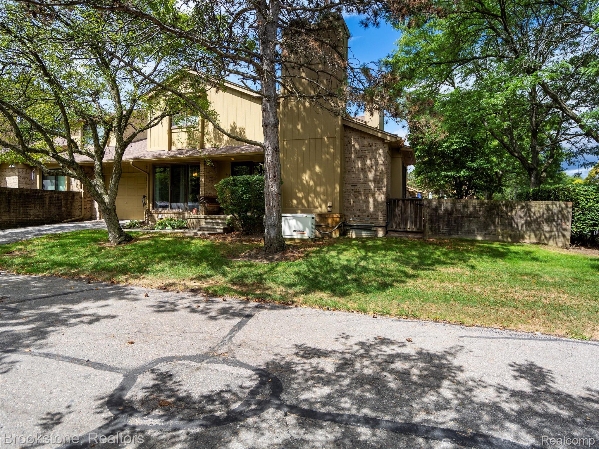 1652 S Hill Circle
