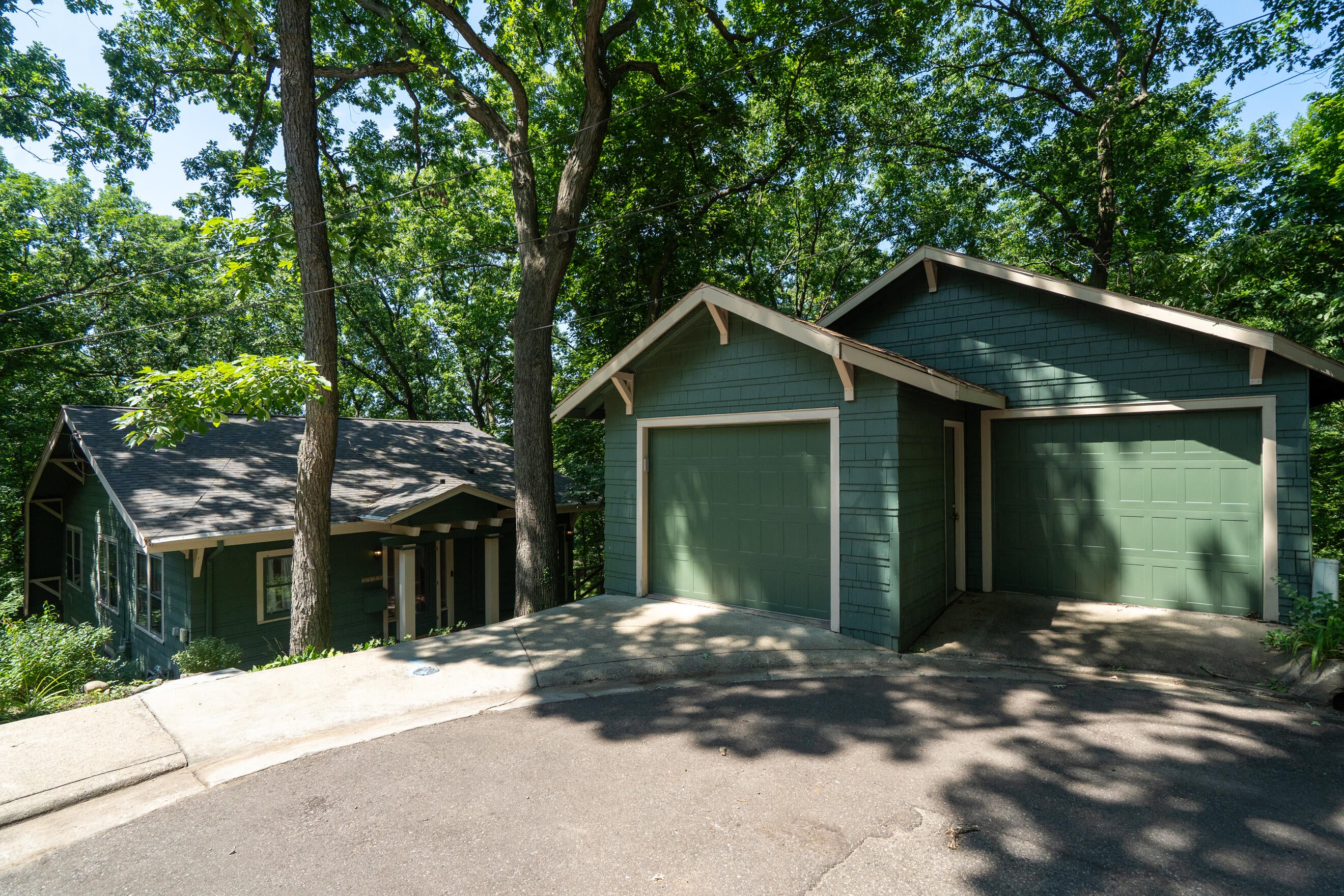 2125 Ridge Road