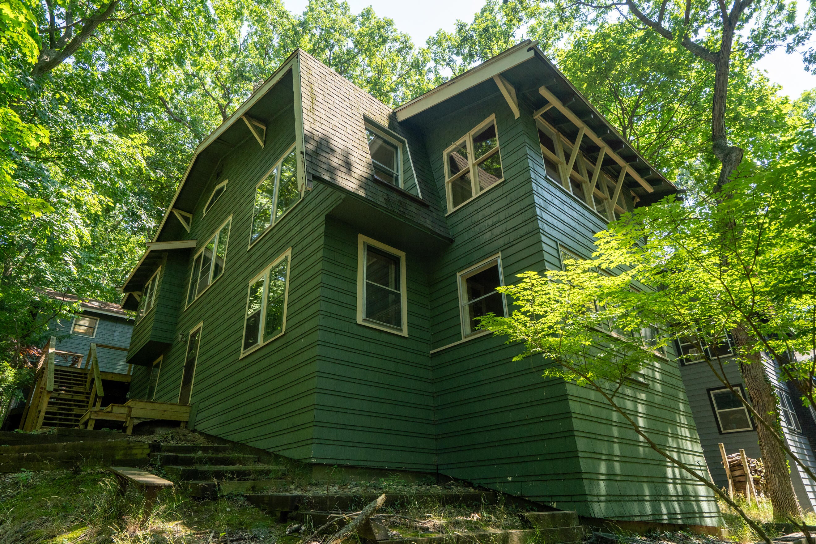 2125 Ridge Road