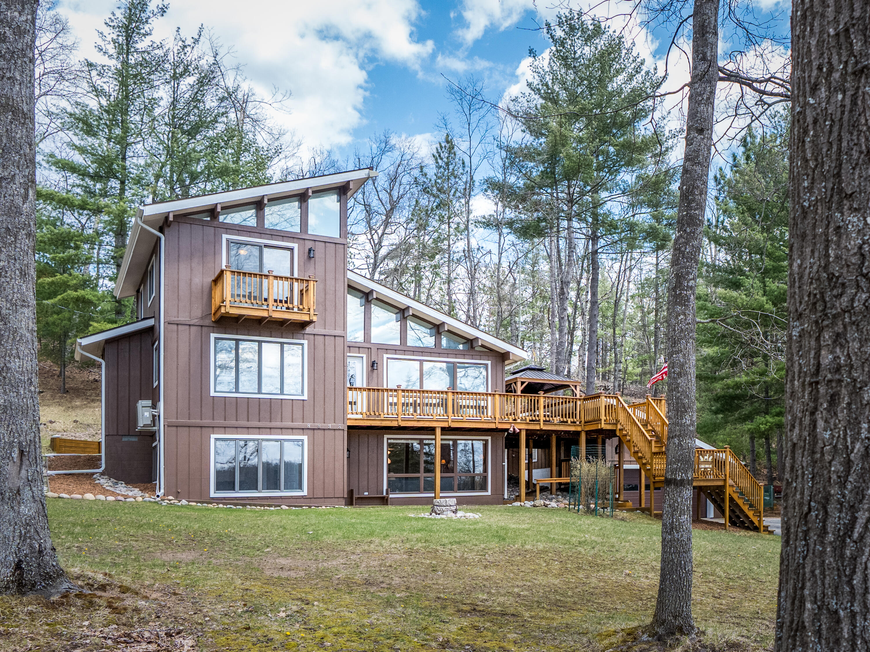 8838 Lakeshore Trail