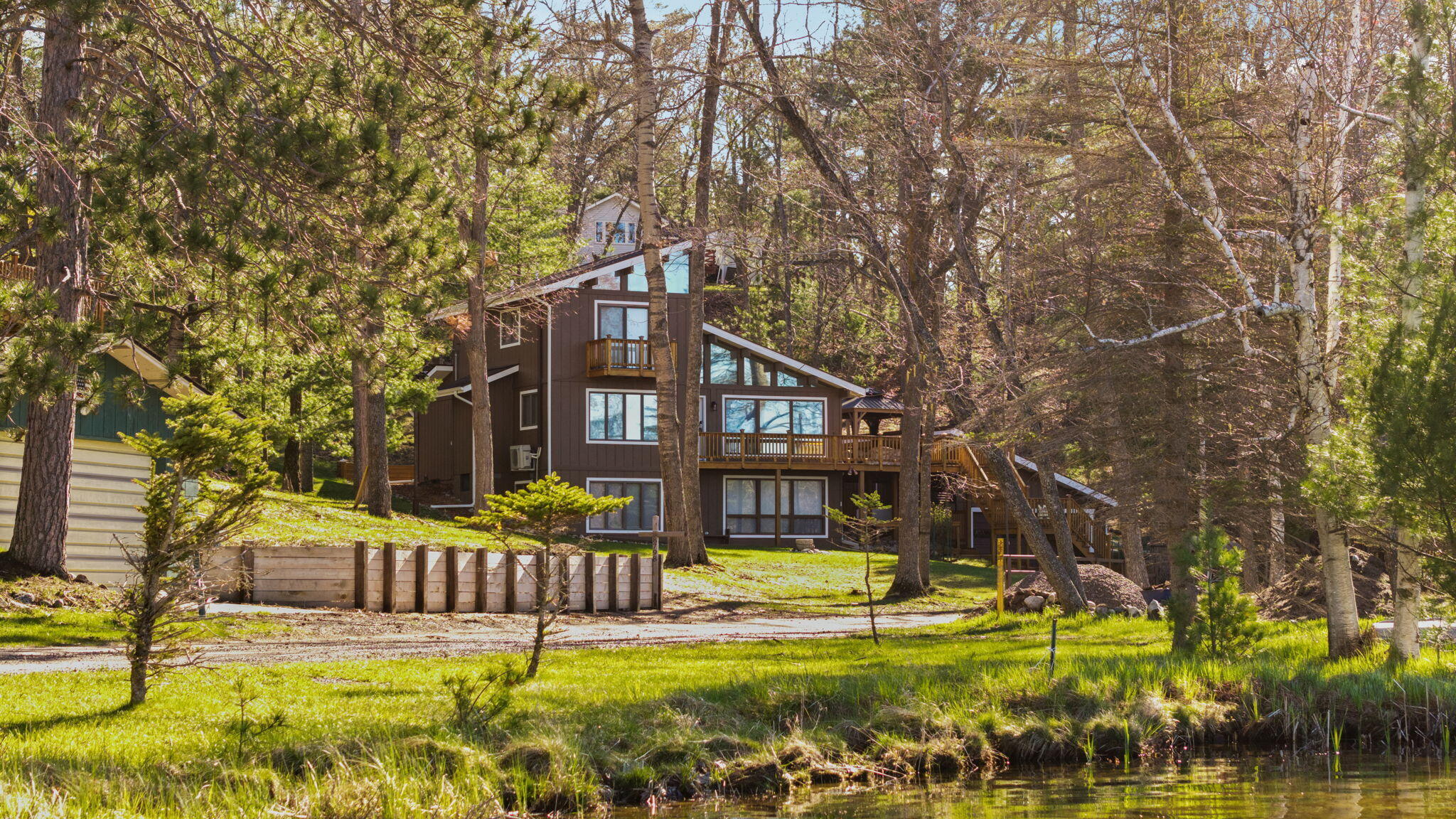 8838 Lakeshore Trail