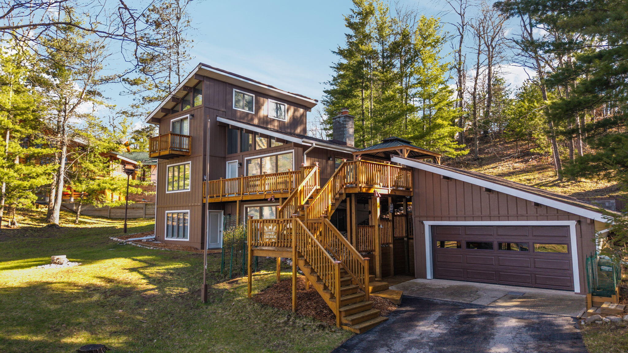 8838 Lakeshore Trail