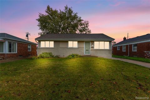 28222 Bohn Street Roseville City MI 48066